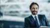 Geschäftsmann aus Convista Smart Billing Team lächelt in die Kamera